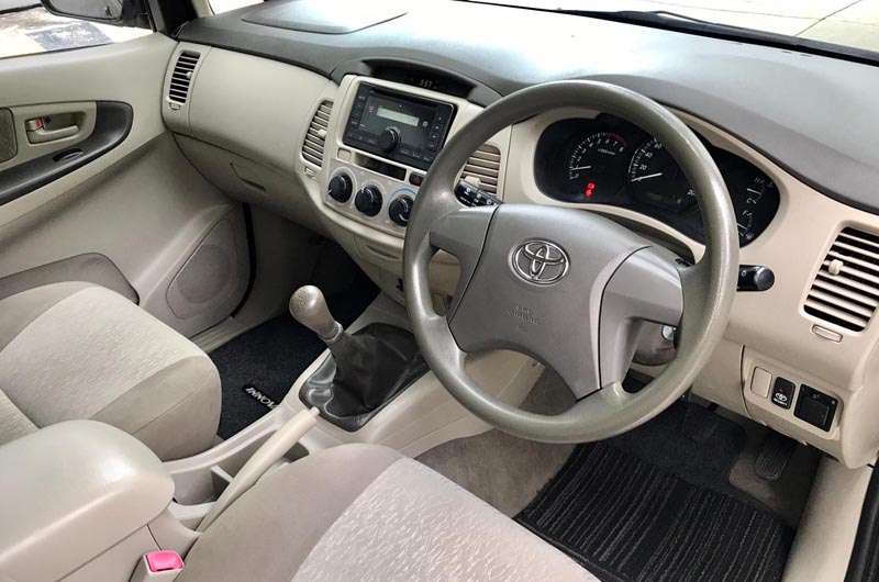 Toyota Toyota Kijang Innova E Manual Bensin 2014 RIAU